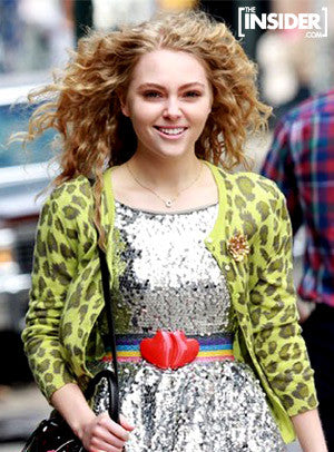 The Insider - Details on the 'Carrie Diaries' Wardrobe!